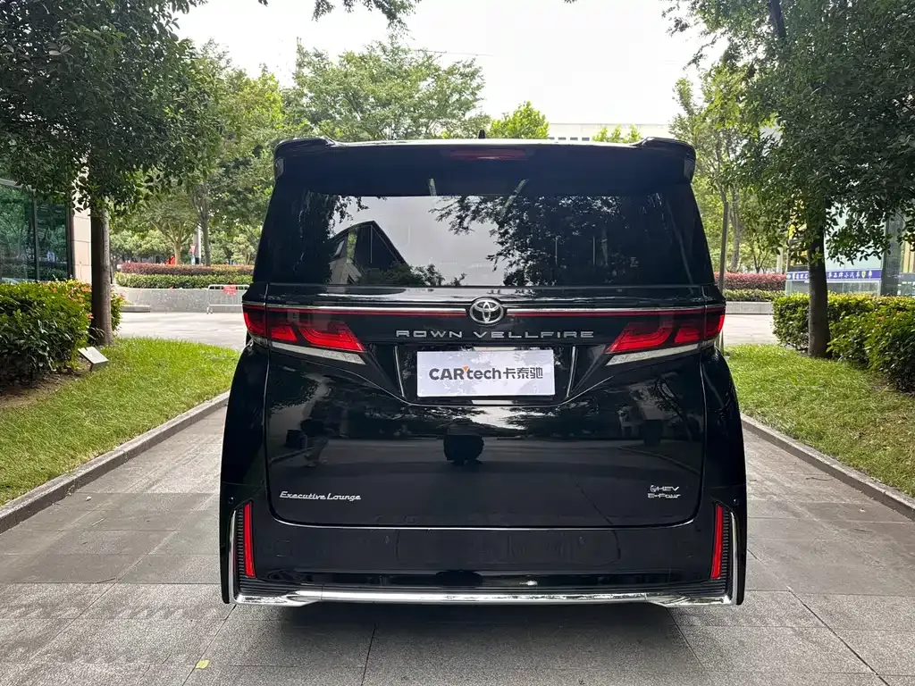 Toyota Vellfire — фото 8