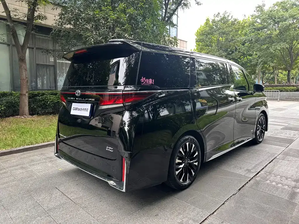Toyota Vellfire — фото 2