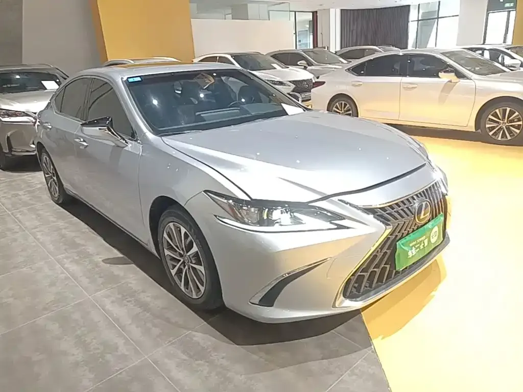 Lexus ES — фото 5