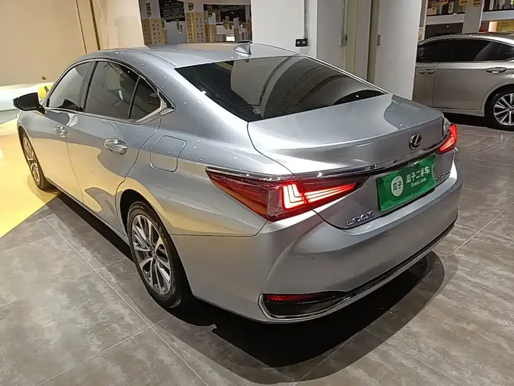 Lexus ES — фото 4