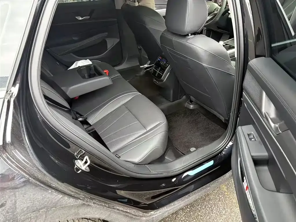 Volkswagen Passat — фото 10