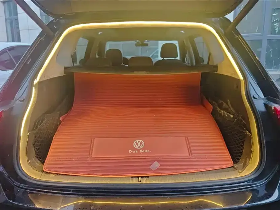 Volkswagen Tiguan L — фото 9