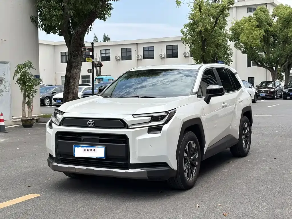 Toyota RAV4 — фото 7