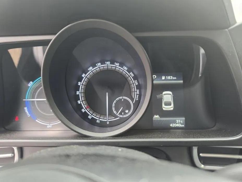 Hyundai AVANTE 2023 из KR, фото 2