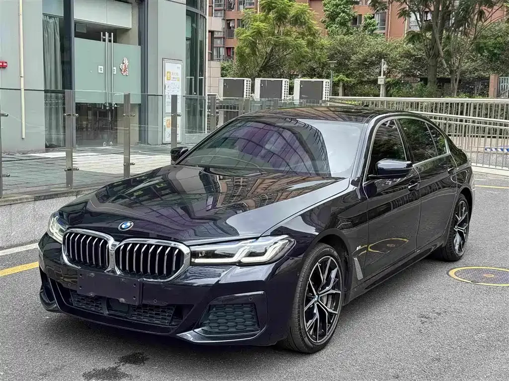 BMW 5 Series — фото 1