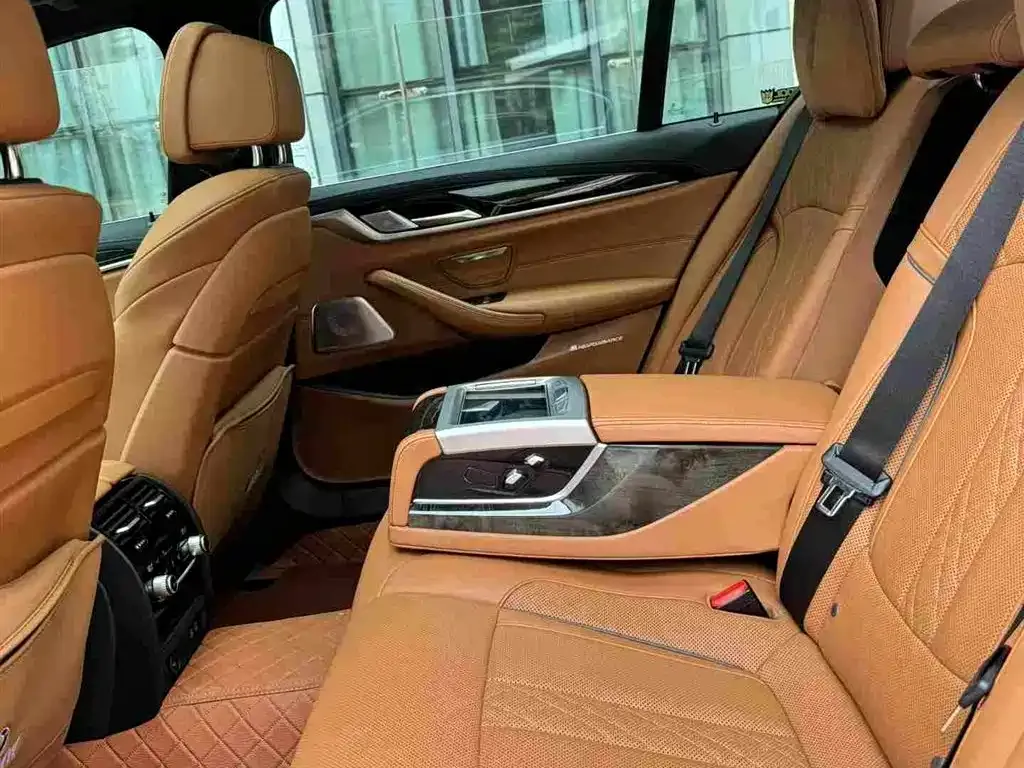 BMW 5 Series — фото 10