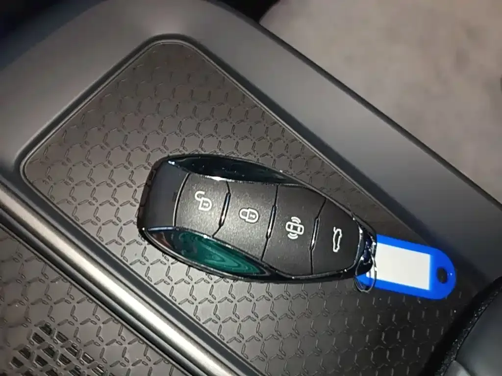 Hongqi EH7 2026 из CN, фото 10