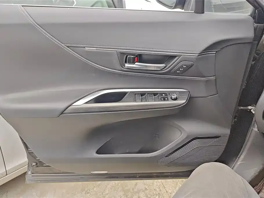 Toyota Harrier — фото 3