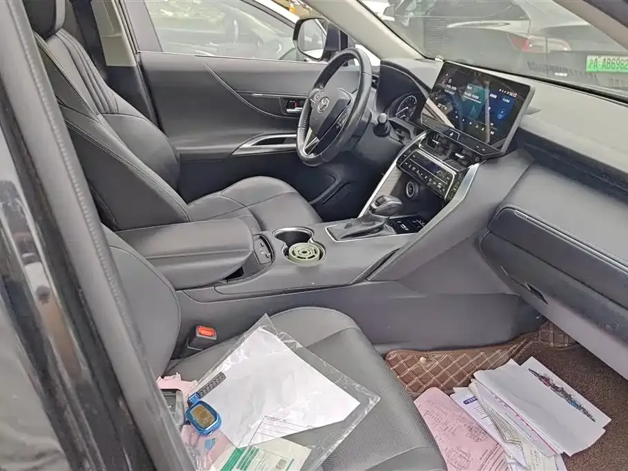 Toyota Harrier — фото 2