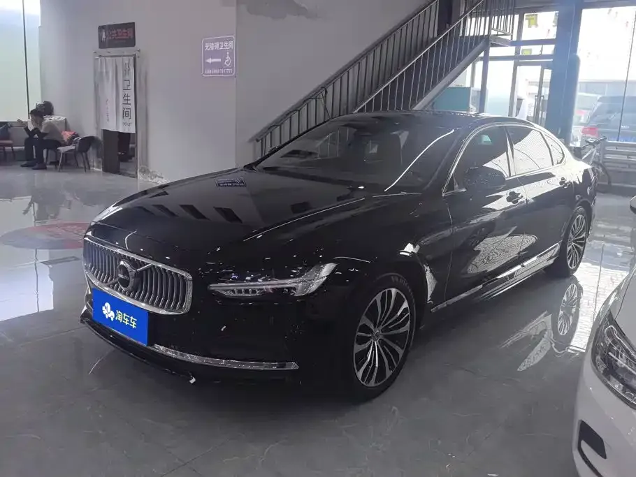Volvo S90 — фото 1