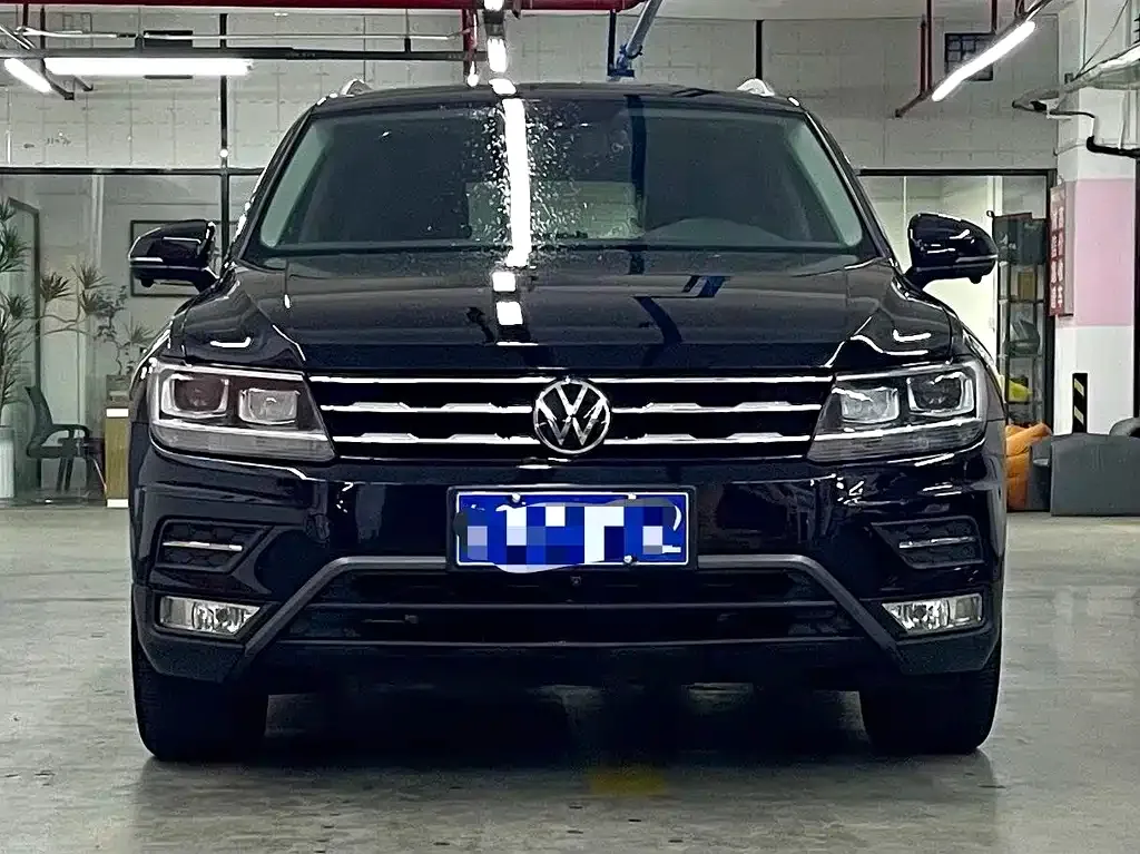 Volkswagen Tiguan L — фото 1