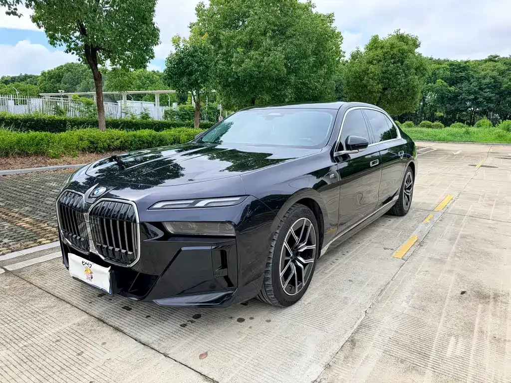 BMW 7 Series — фото 1