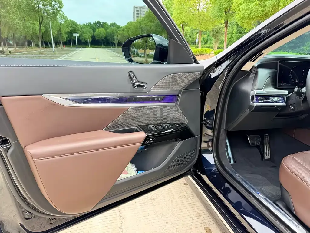 BMW 7 Series — фото 2