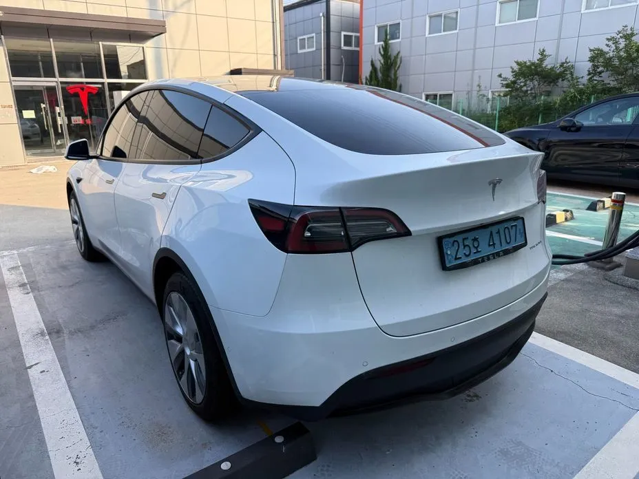 Tesla Model Y — фото 10