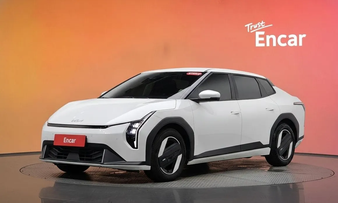 Kia EV4 — фото 1