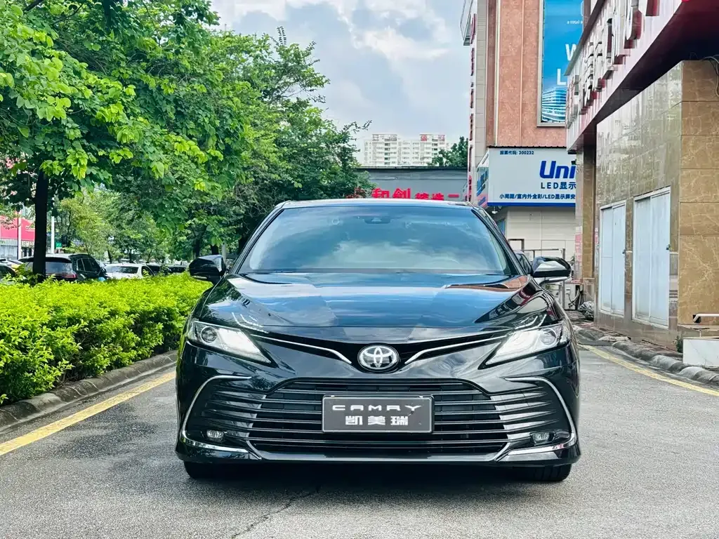 Toyota Camry — фото 5