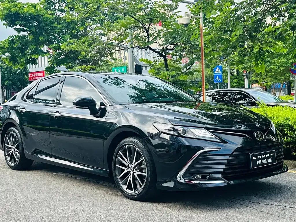 Toyota Camry — фото 7