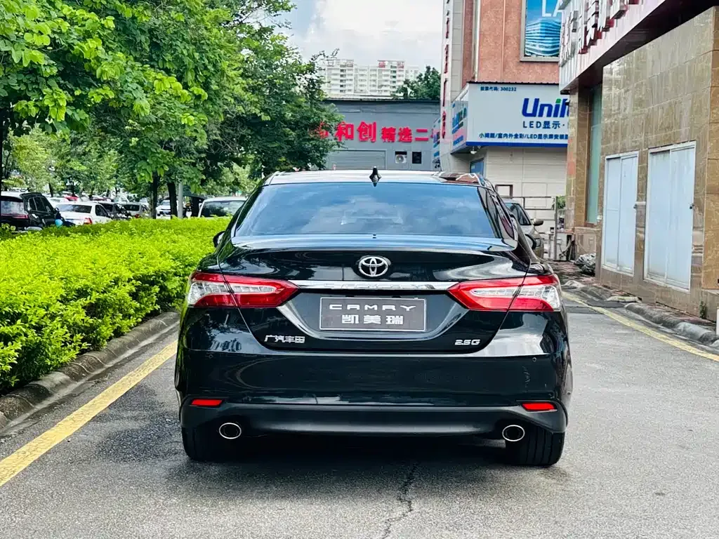 Toyota Camry — фото 3