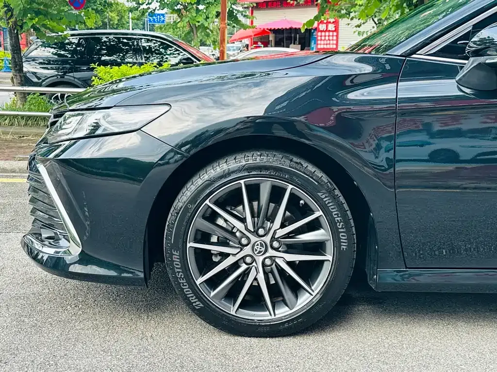 Toyota Camry — фото 6