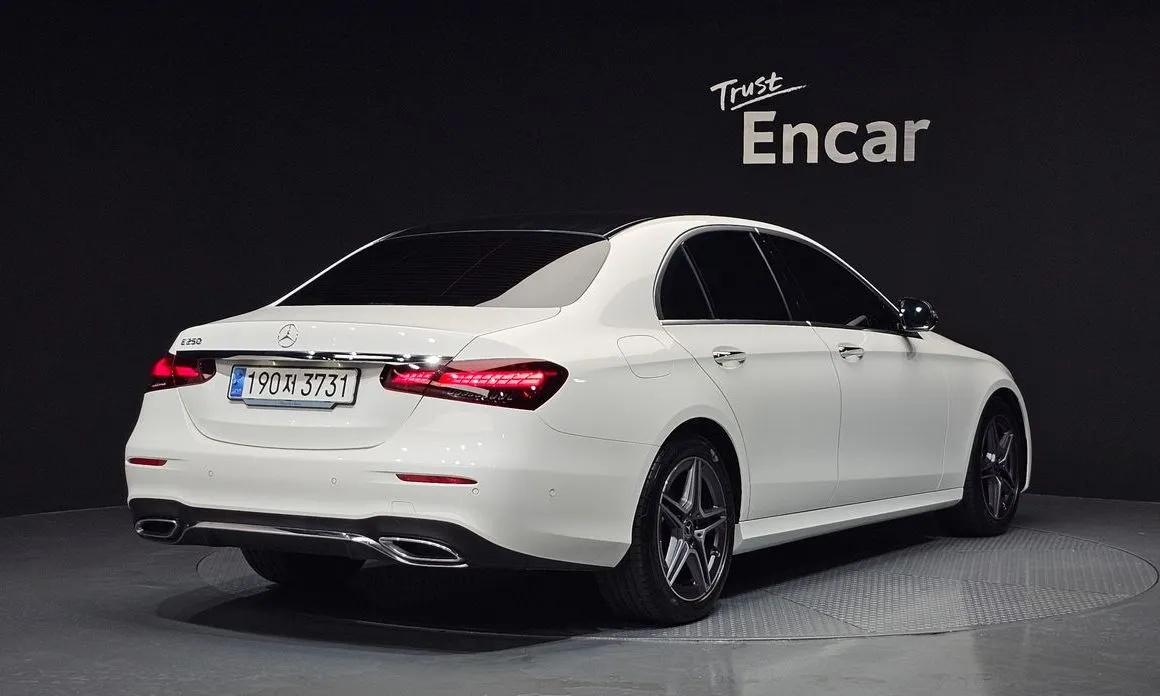 Mercedes-Benz E-Class — фото 4