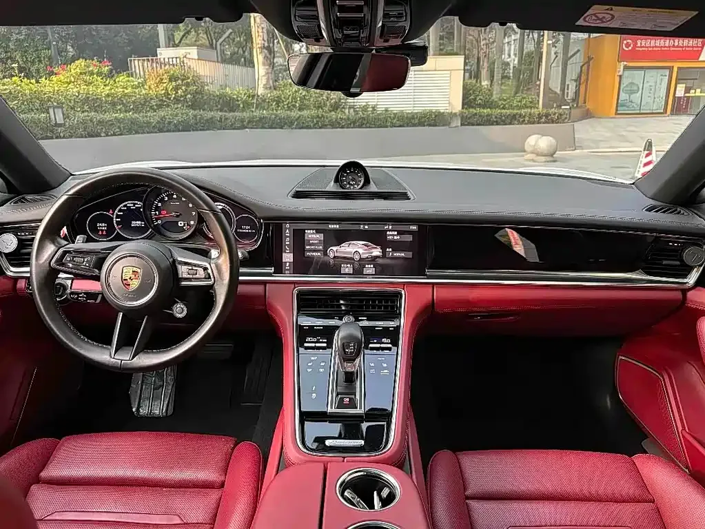 Porsche Panamera — фото 1