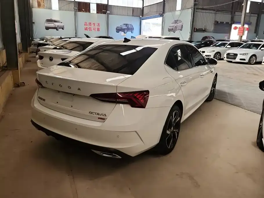 Skoda Octavia — фото 2