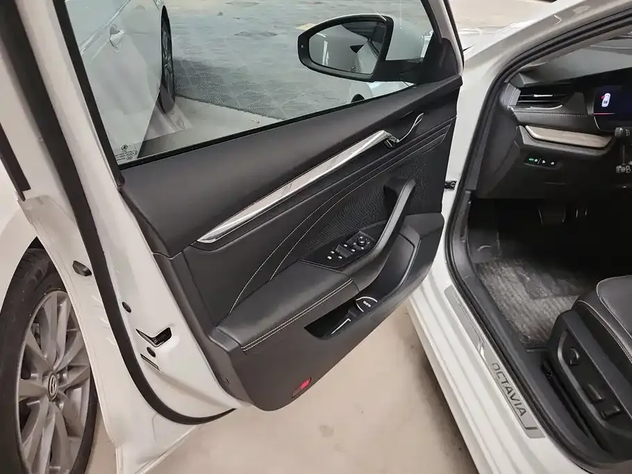 Skoda Octavia — фото 7
