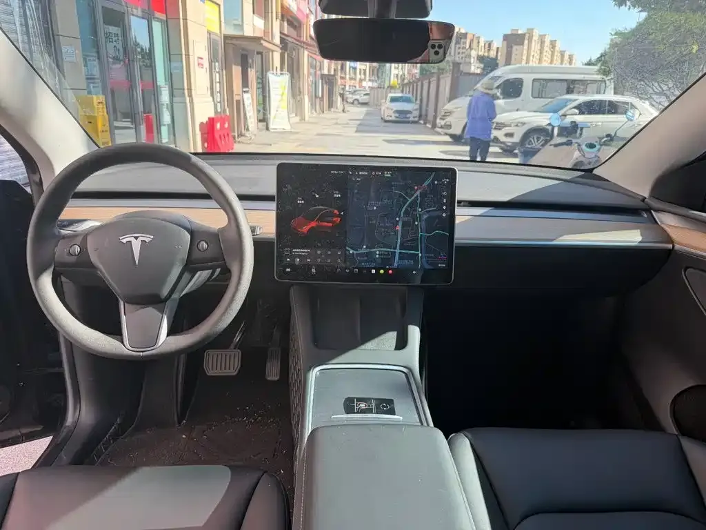 Tesla Model Y — фото 9
