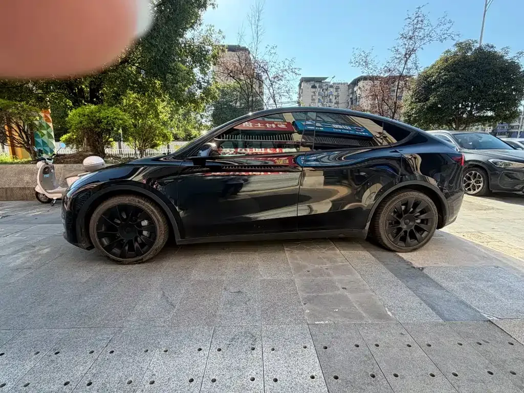 Tesla Model Y — фото 7