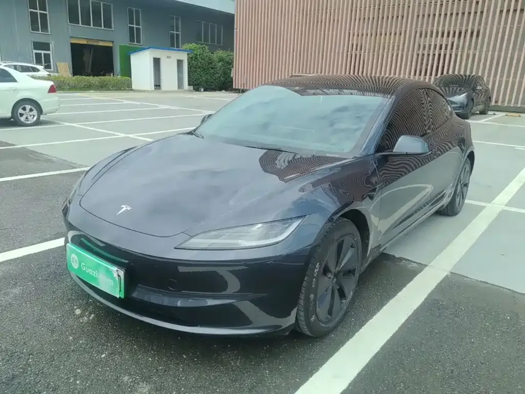 Tesla Model 3 — фото 1