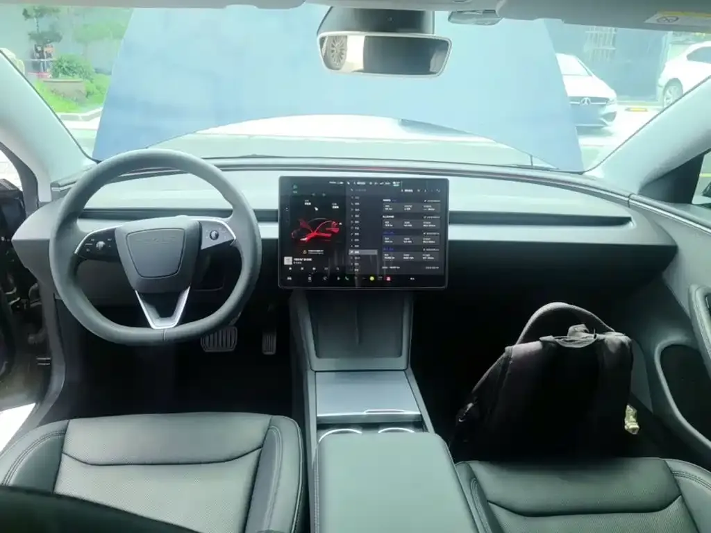 Tesla Model 3 — фото 10