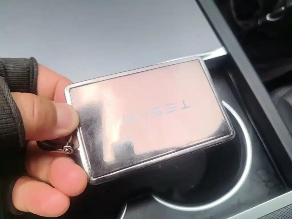 Tesla Model 3 — фото 2