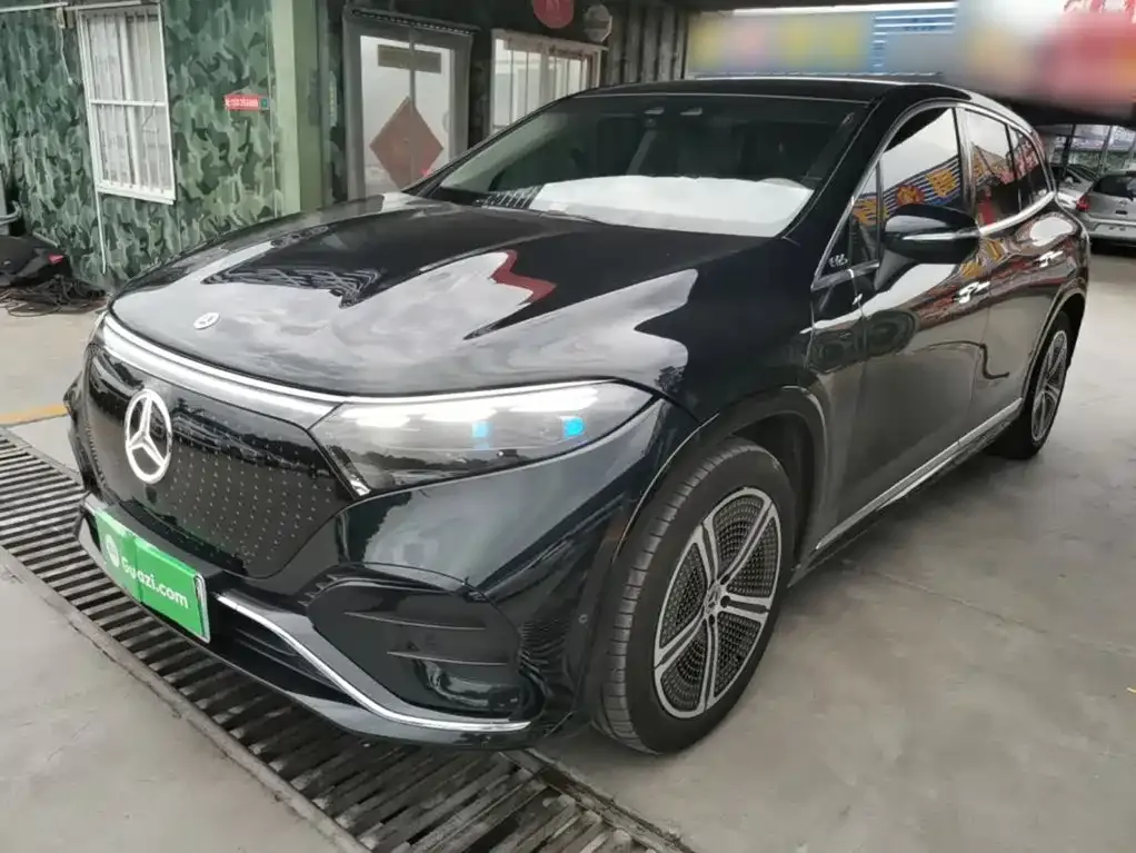 Mercedes-Benz EQS SUV — фото 1