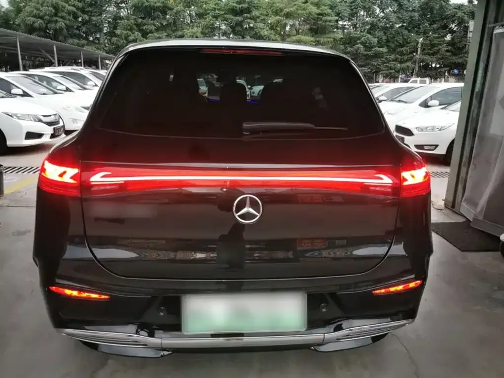 Mercedes-Benz EQS SUV — фото 4