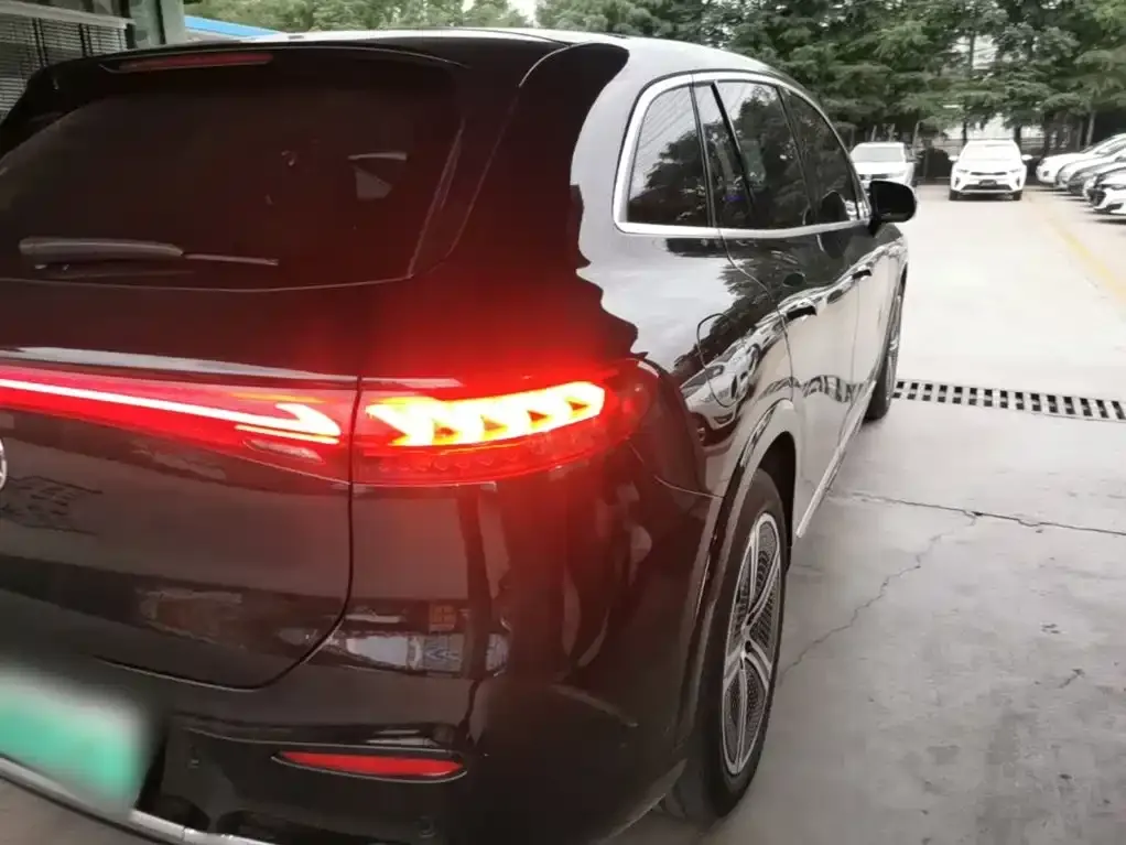Mercedes-Benz EQS SUV — фото 7