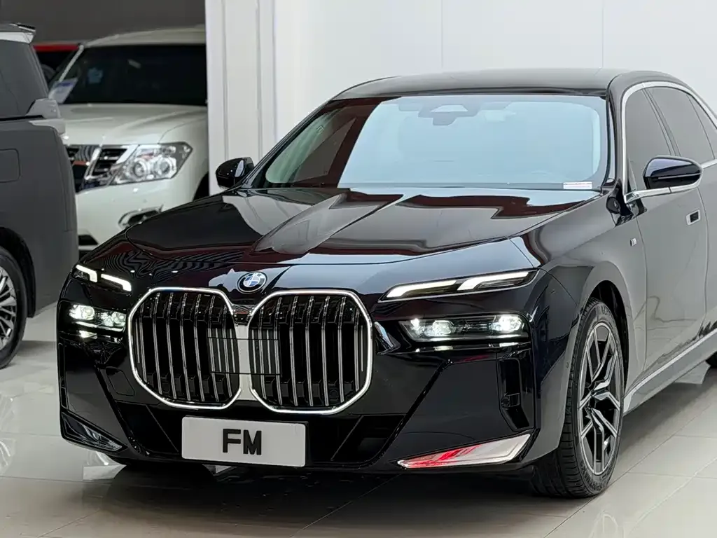 BMW 7 Series — фото 10