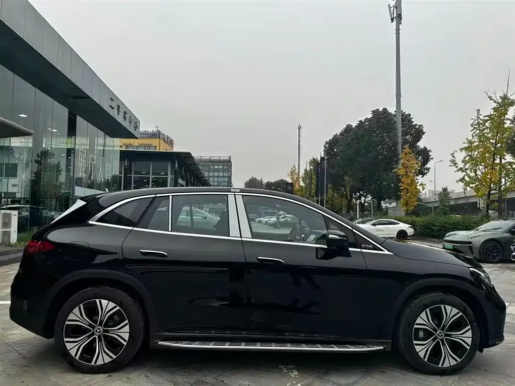 Mercedes-Benz EQE SUV — фото 3