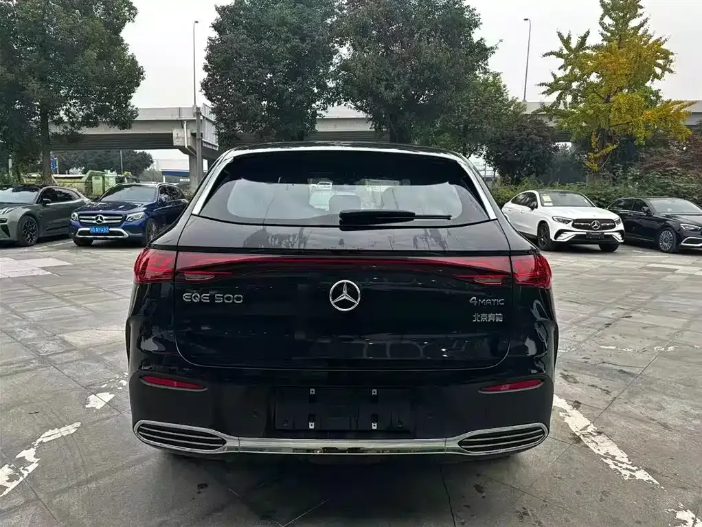 Mercedes-Benz EQE SUV — фото 6