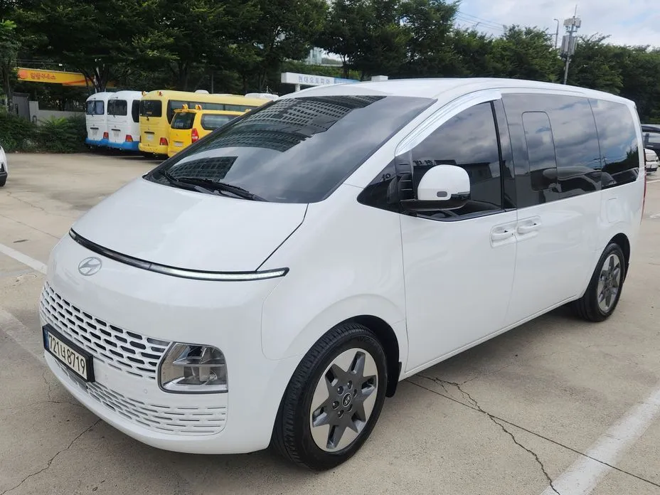 Hyundai Staria — фото 1