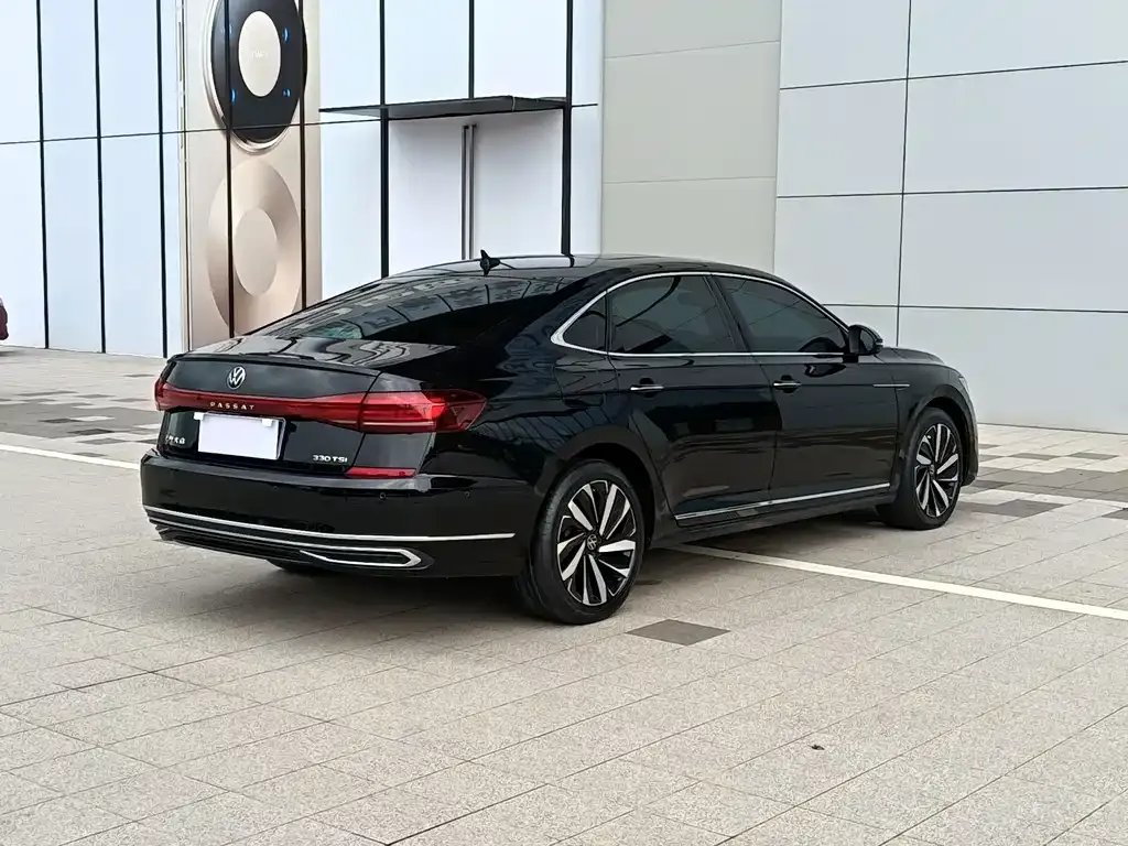 Volkswagen Passat — фото 10