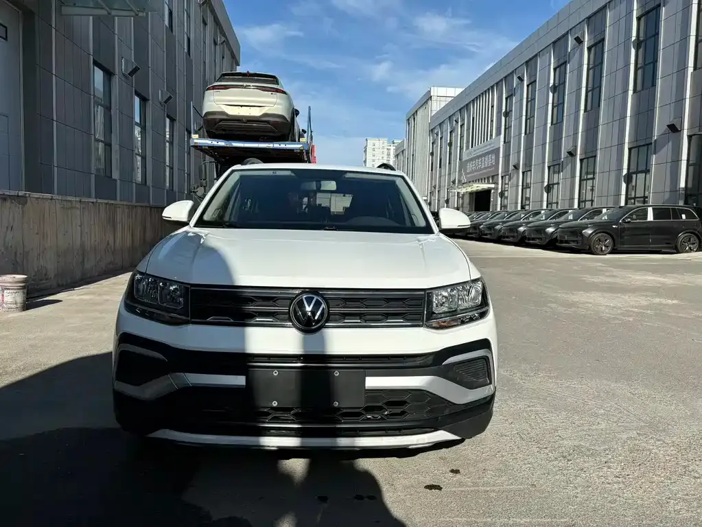 Volkswagen T-Cross — фото 1