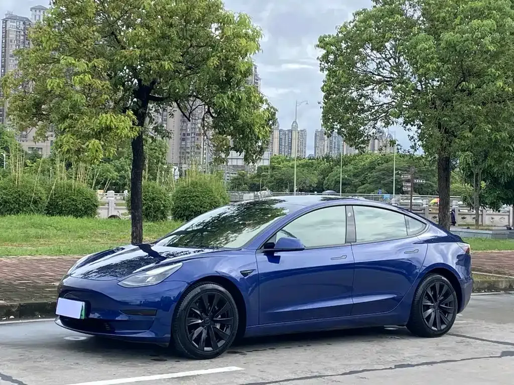 Tesla Model 3 — фото 1