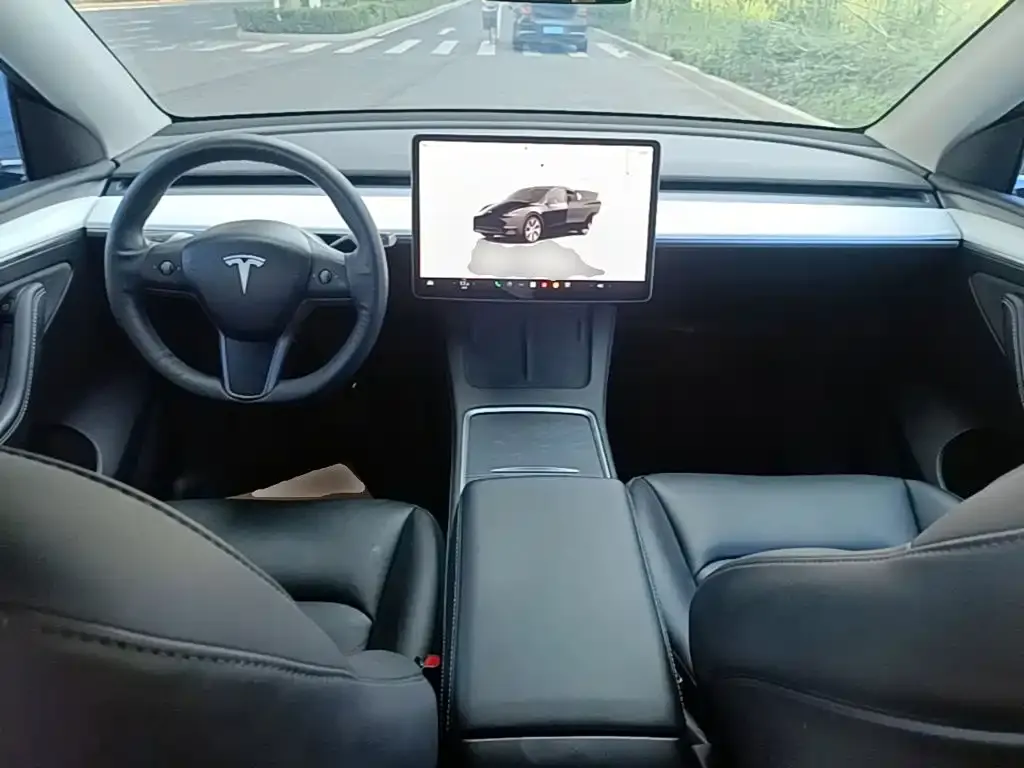 Tesla Model Y — фото 3
