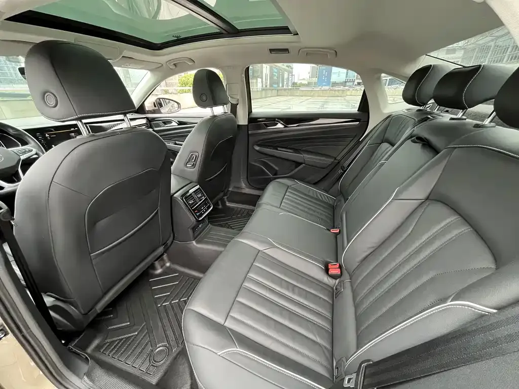 Volkswagen Passat — фото 7