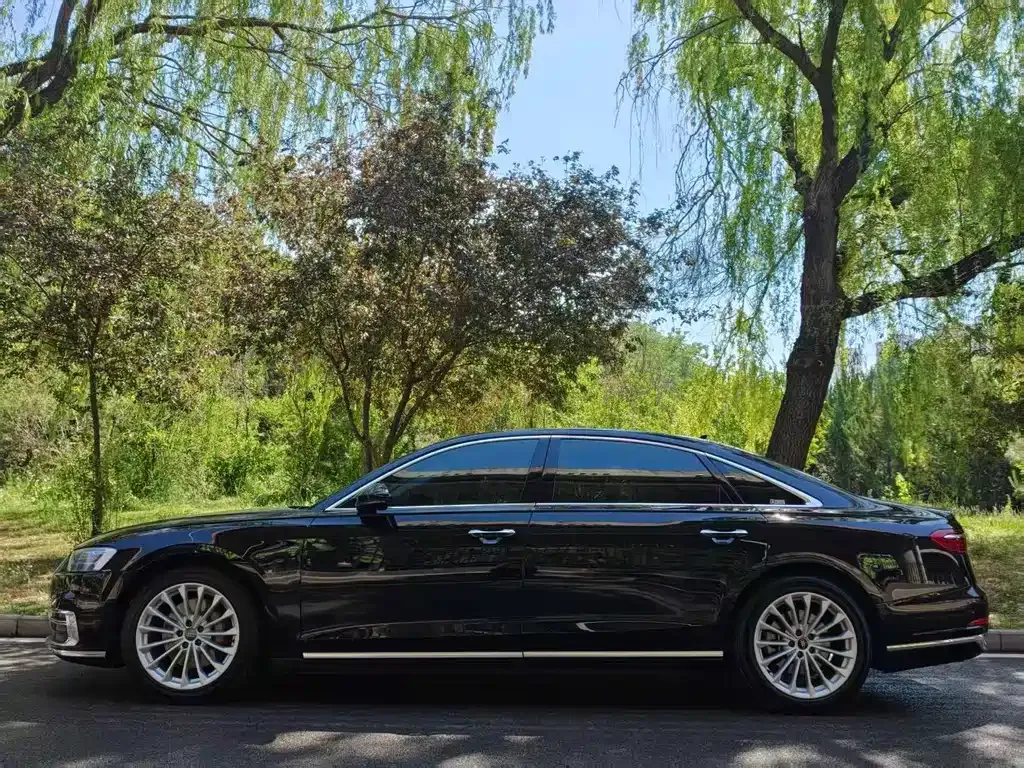 Audi A8 — фото 8