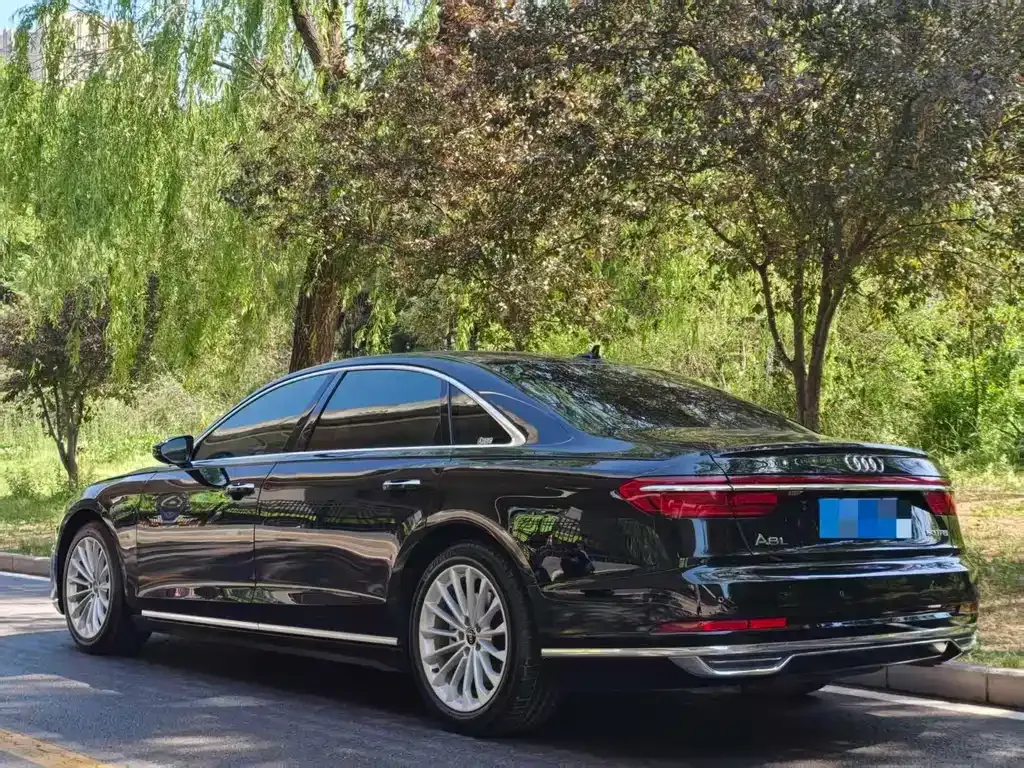 Audi A8 — фото 10