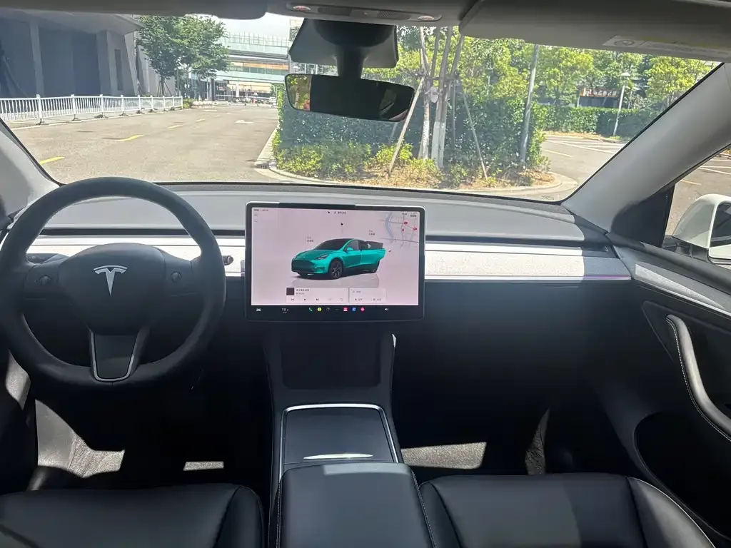 Tesla Model Y — фото 8