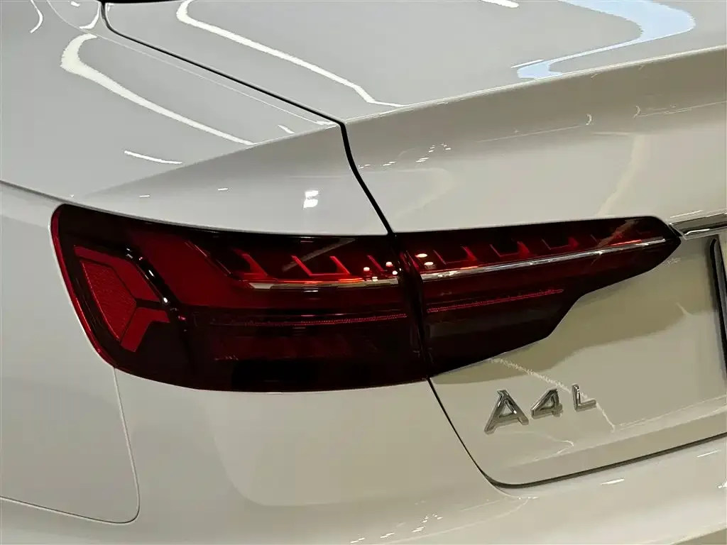 Audi A4L — фото 5