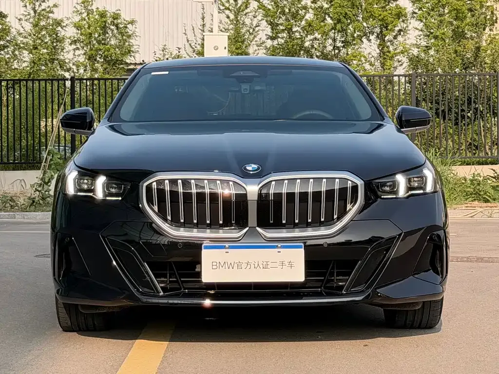 BMW 5 Series — фото 10