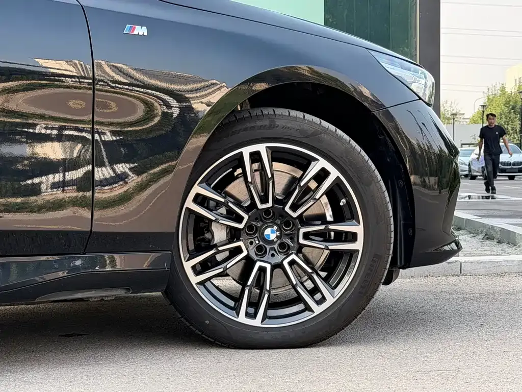 BMW 5 Series — фото 5